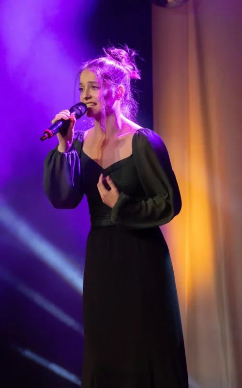 fiona_rosamilia_Model_Schauspielerin_sängerin_schweiz