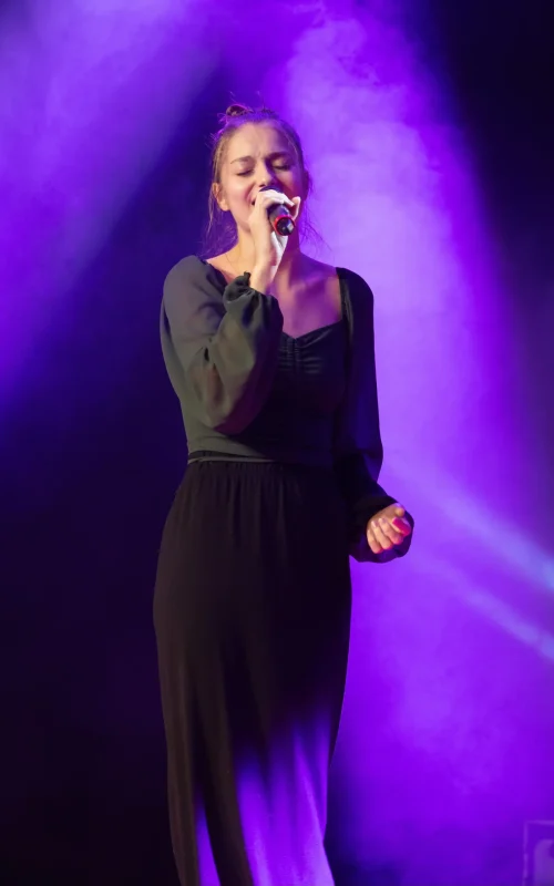 fiona_rosamilia_Model_Schauspielerin_sängerin_schweiz