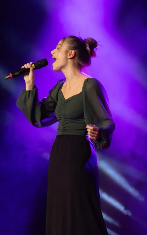 fiona_rosamilia_Model_Schauspielerin_sängerin_schweiz